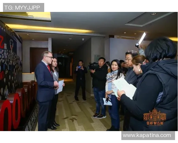 啤酒与足球球星的激情碰撞探索运动与酒文化的奇妙融合 啤酒与足球球星的激情碰撞探索运动与酒文化的奇妙融合