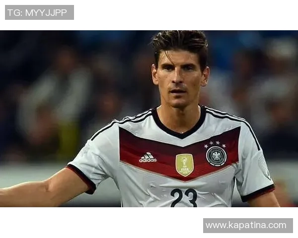 聚焦足球中锋球星:技术与实力的完美结合与全球赛场的影响力分析 聚焦足球中锋球星:技术与实力的完美结合与全球赛场的影响力分析