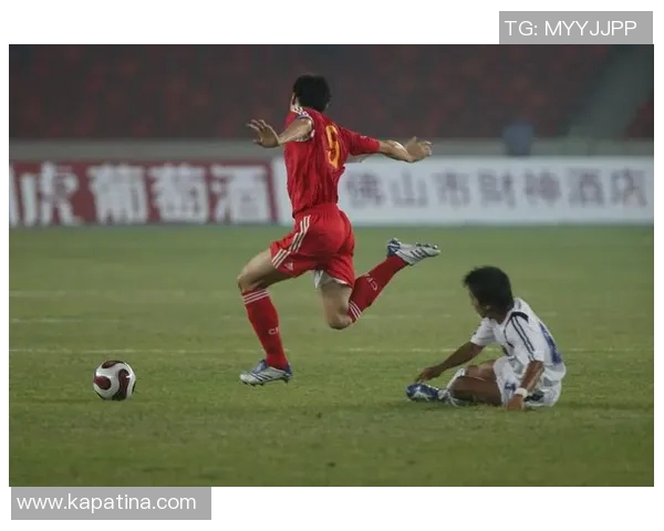 二十年前的足球巨星们:回顾2003年足坛风云人物与经典赛事 二十年前的足球巨星们:回顾2003年足坛风云人物与经典赛事