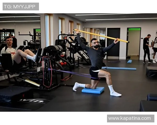 球星如何通过科学训练提升足球速度与爆发力的秘诀解析 球星如何通过科学训练提升足球速度与爆发力的秘诀解析