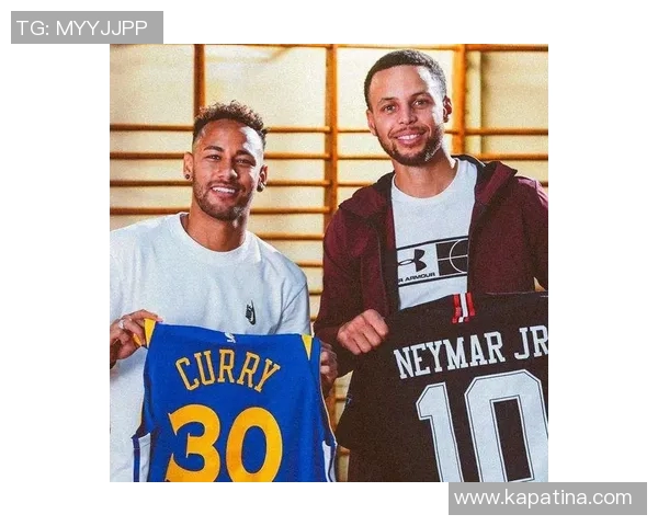 篮球巨星向足球名将请求签名 展现跨界体育友谊与尊敬 篮球巨星向足球名将请求签名 展现跨界体育友谊与尊敬