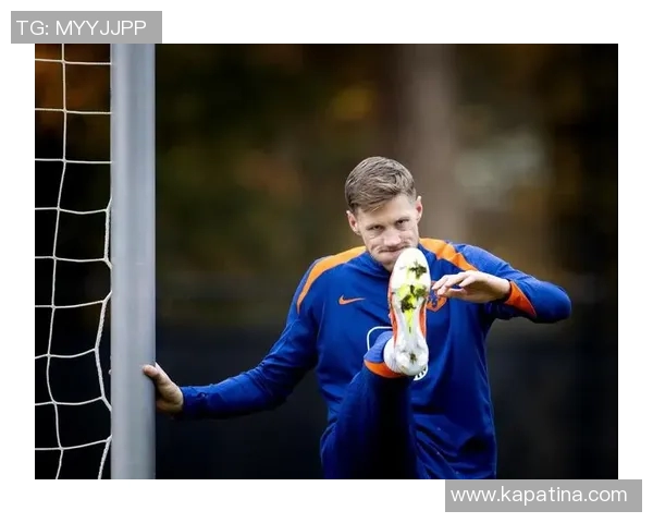 荷兰当家足球球星率队征战欧洲赛场展现橙衣军团无畏斗志 荷兰当家足球球星率队征战欧洲赛场展现橙衣军团无畏斗志